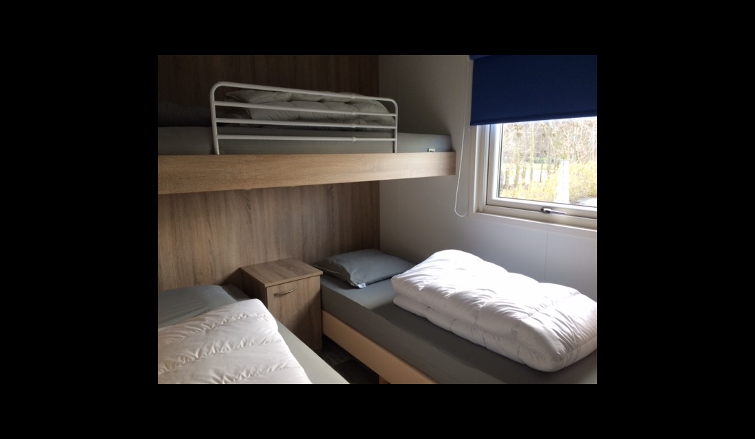 Chalet 1 Camping Janse slaapkamer.jpg