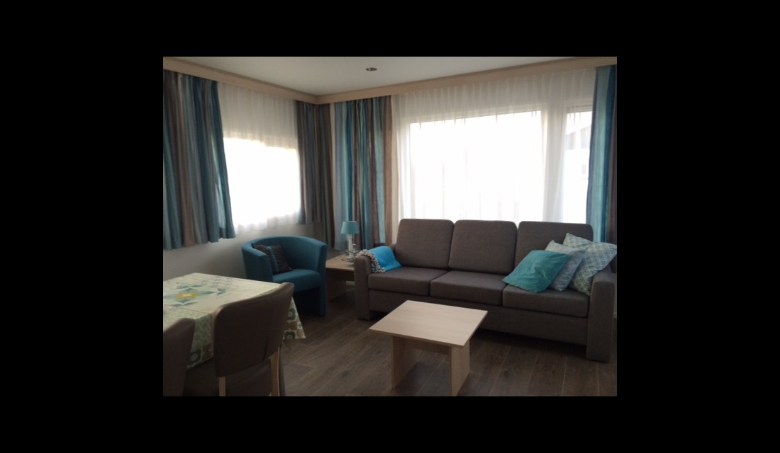 Chalet 2 woonkamer.jpg