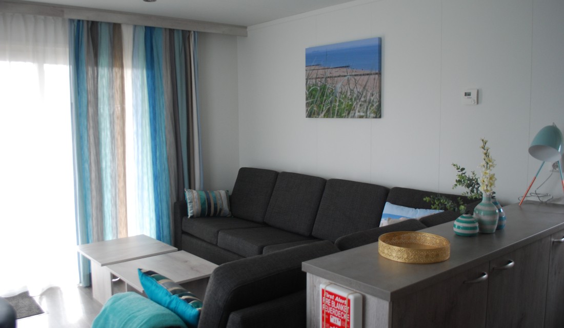 Chalet-3 Camping Janse woonkamer 2.jpg
