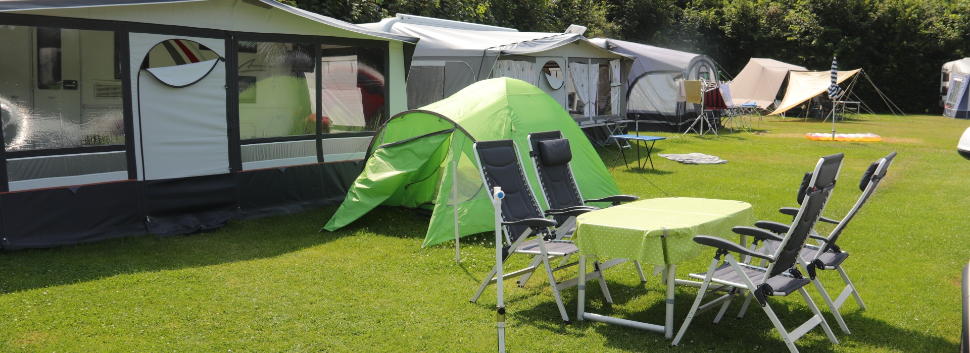 kampeerlaats onverhard.JPG