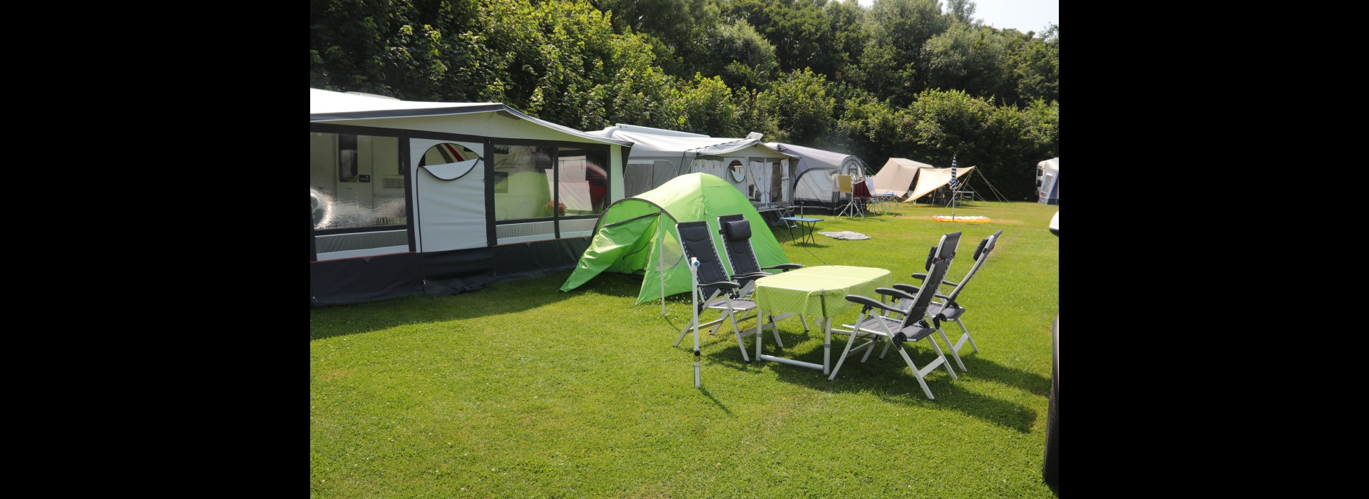 kampeerlaats onverhard.JPG