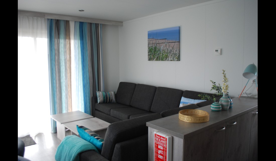 Chalet-3 Camping Janse woonkamer 2.jpg